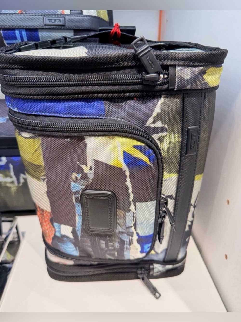NEW Tumi ALPHA BRAVO 11.75” Nylon HANGING TRAVEL DOPP KIT - POSTER PRINT